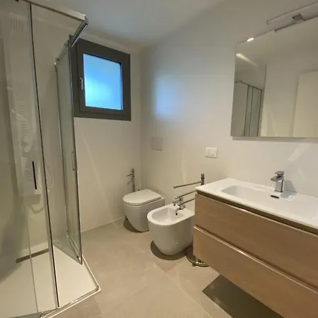 Modern With Terrace بيبيوني