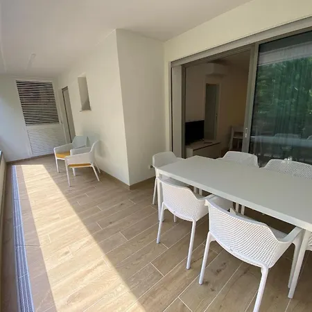 Modern With Terrace Apartman *