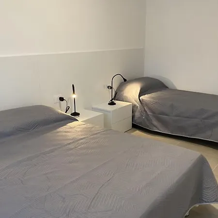 Modern With Terrace شقة *